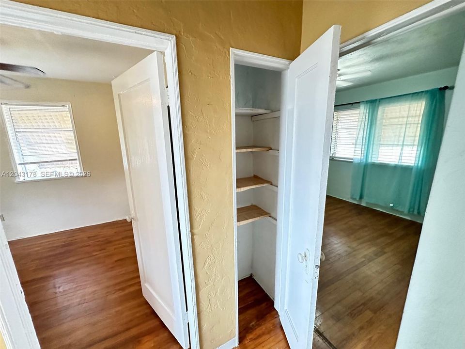 В аренду: $1,900 (2 спален, 1 ванн, 886 Квадратных фут)