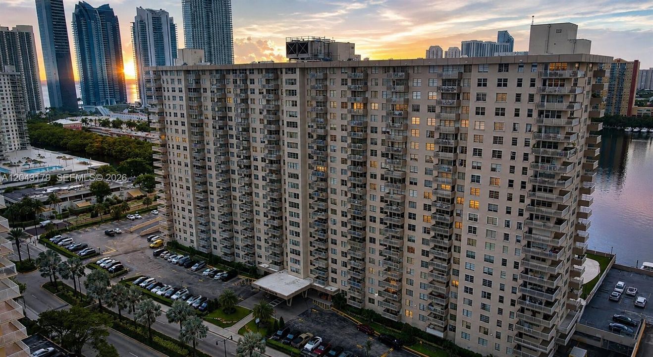 В аренду: $1,830 (0 спален, 1 ванн, 595 Квадратных фут)