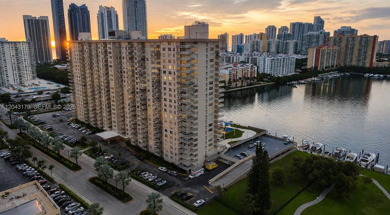 В аренду: $1,830 (0 спален, 1 ванн, 595 Квадратных фут)