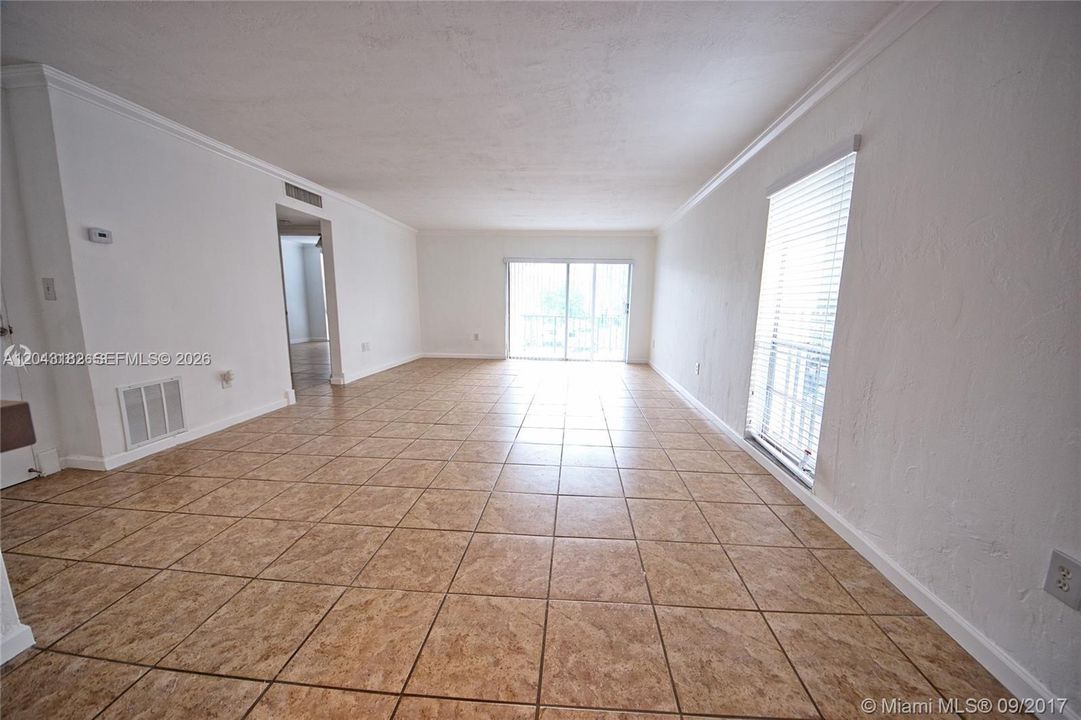 For Rent: $2,200 (1 beds, 1 baths, 904 Square Feet)