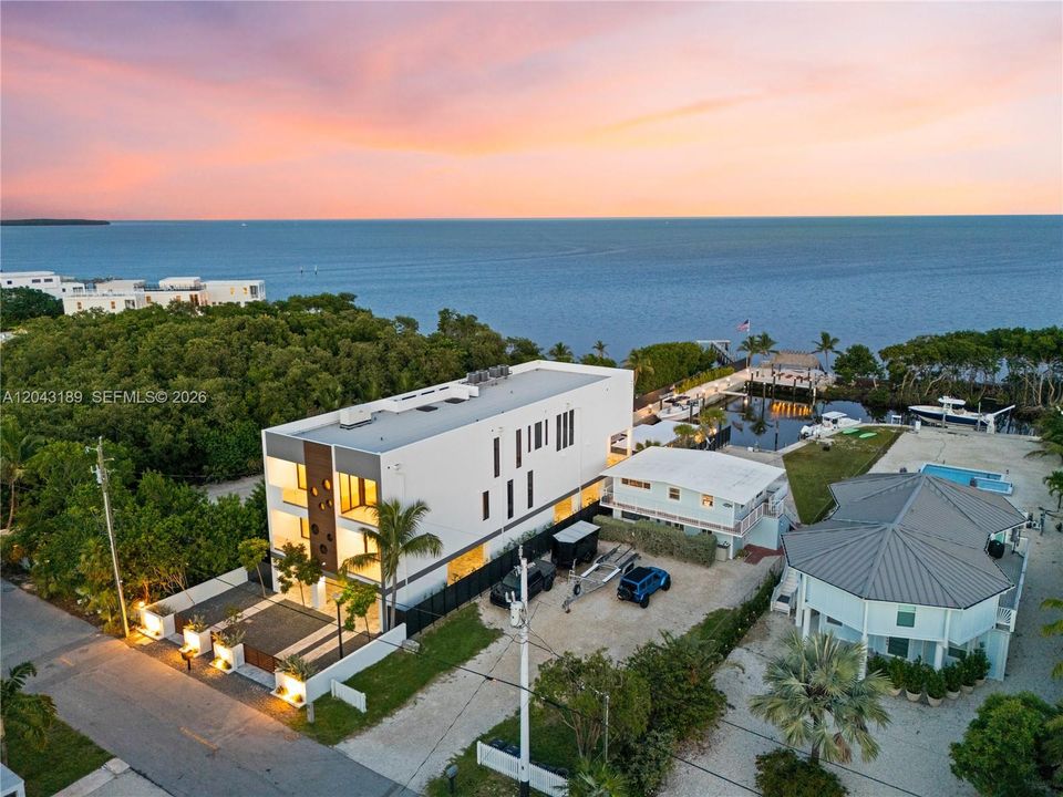 На продажу: $11,750,000 (7 спален, 7 ванн, 6585 Квадратных фут)