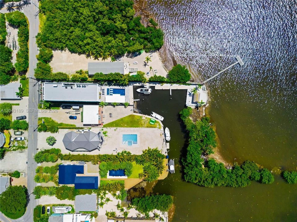 На продажу: $11,750,000 (7 спален, 7 ванн, 6585 Квадратных фут)
