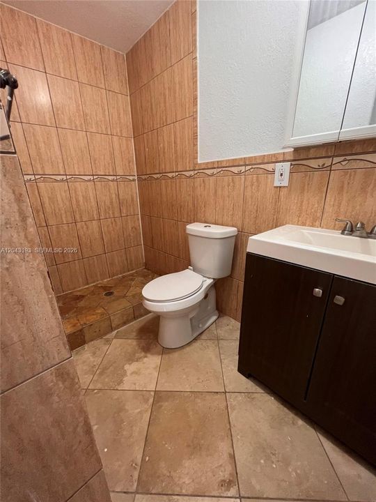 For Rent: $1,650 (1 beds, 1 baths, 1610 Square Feet)
