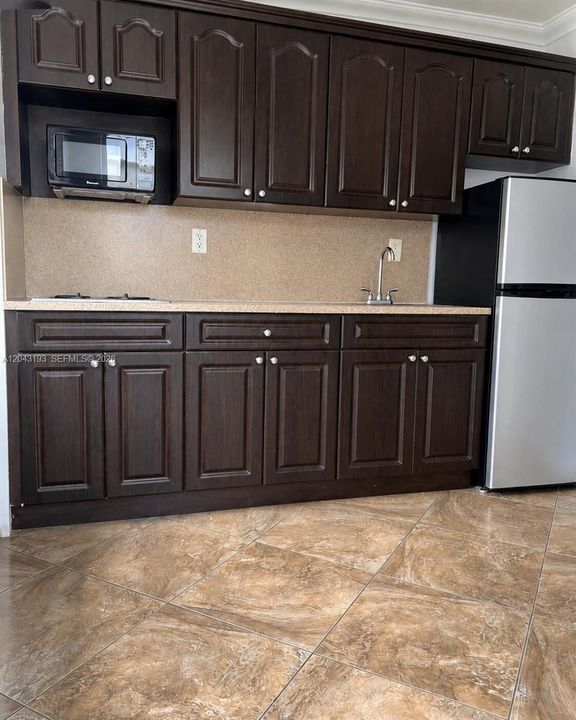 For Rent: $1,650 (1 beds, 1 baths, 1610 Square Feet)
