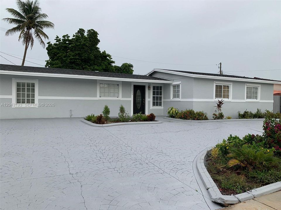 For Rent: $1,650 (1 beds, 1 baths, 1610 Square Feet)