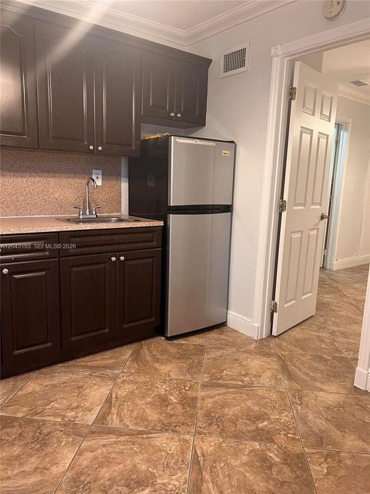 For Rent: $1,650 (1 beds, 1 baths, 1610 Square Feet)