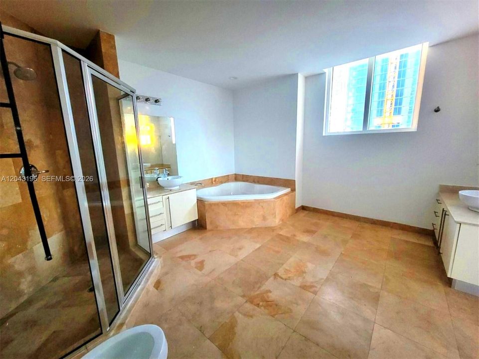 For Rent: $5,400 (2 beds, 2 baths, 1594 Square Feet)