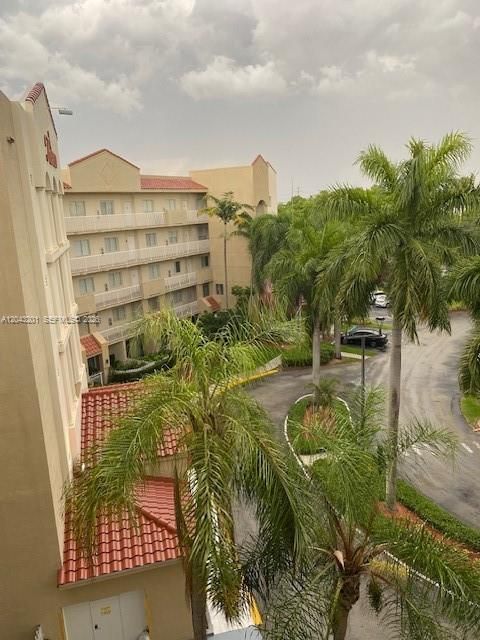 For Rent: $3,500 (3 beds, 2 baths, 1710 Square Feet)