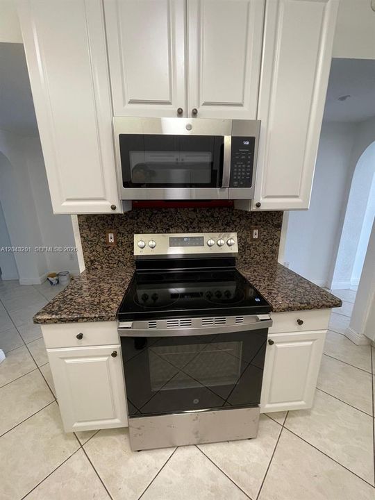 For Rent: $3,500 (3 beds, 2 baths, 1710 Square Feet)