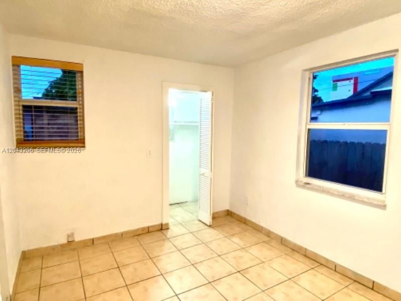 В аренду: $2,250 (2 спален, 1 ванн, 2326 Квадратных фут)
