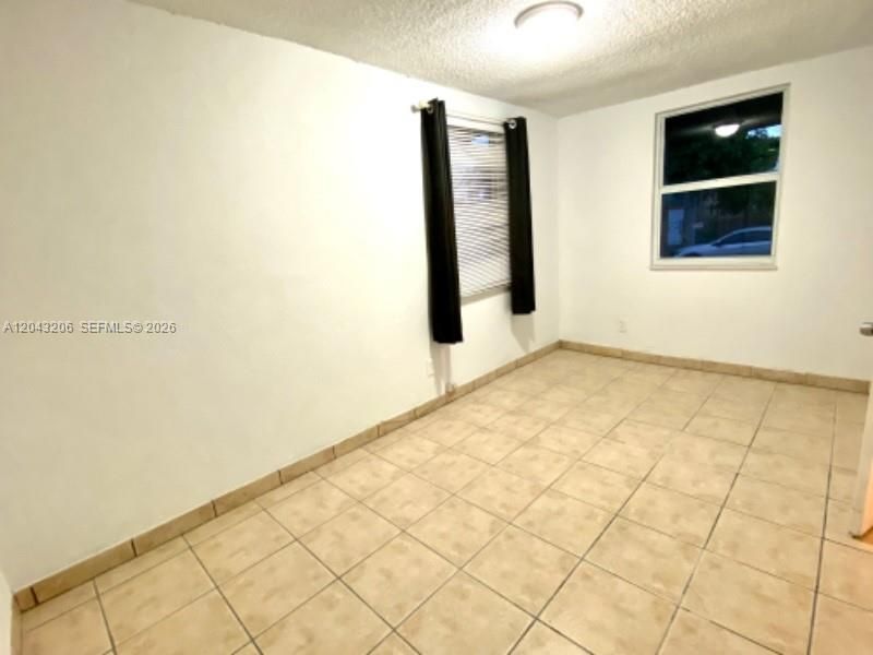 В аренду: $2,250 (2 спален, 1 ванн, 2326 Квадратных фут)