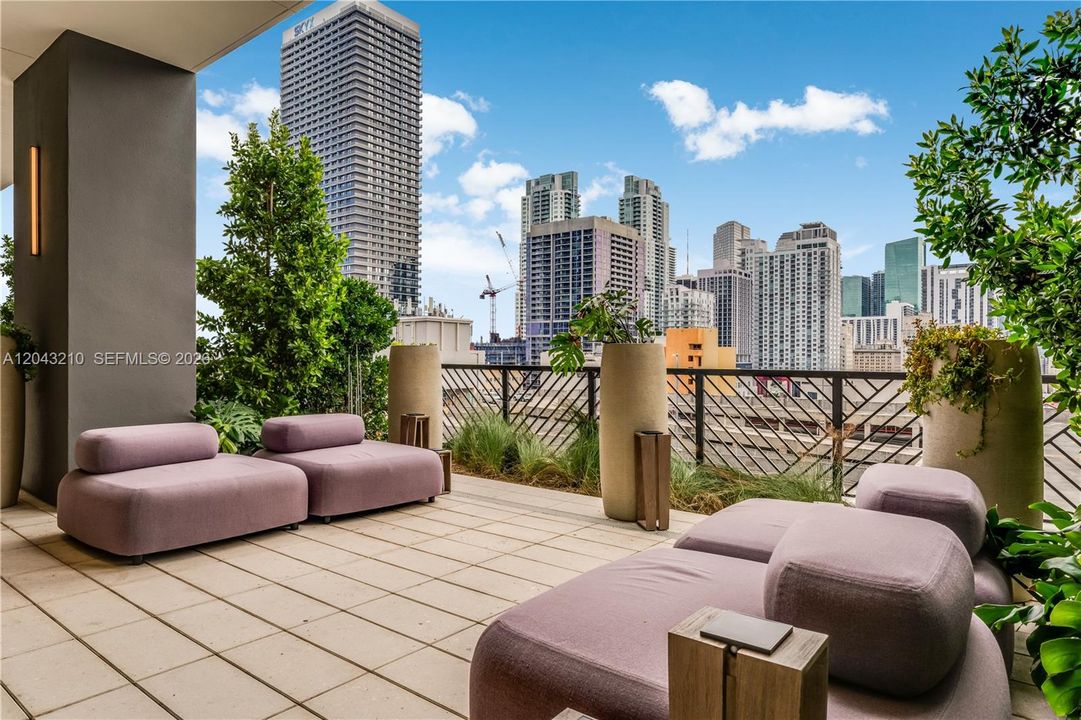 For Sale: $450,000 (0 beds, 1 baths, 367 Square Feet)