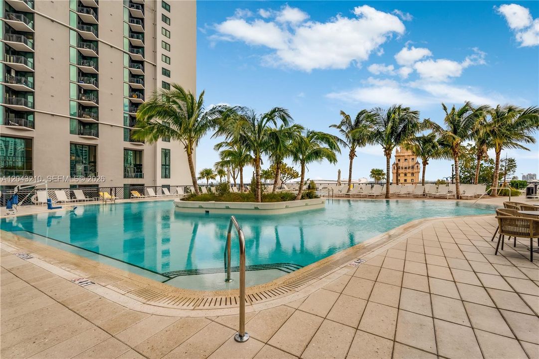 For Sale: $450,000 (0 beds, 1 baths, 367 Square Feet)