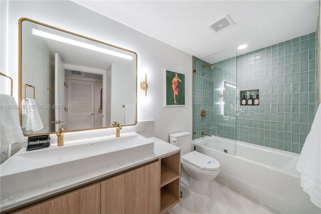 For Sale: $450,000 (0 beds, 1 baths, 367 Square Feet)