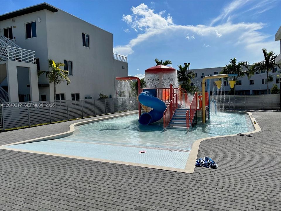 For Rent: $3,200 (3 beds, 2 baths, 1315 Square Feet)