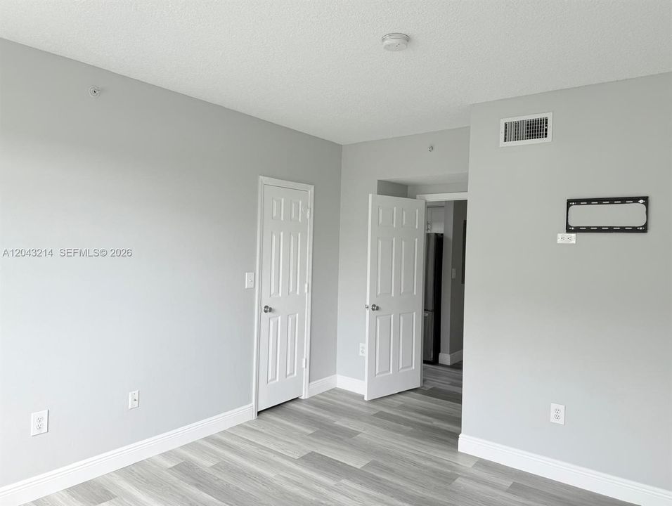 For Rent: $2,700 (2 beds, 2 baths, 1130 Square Feet)