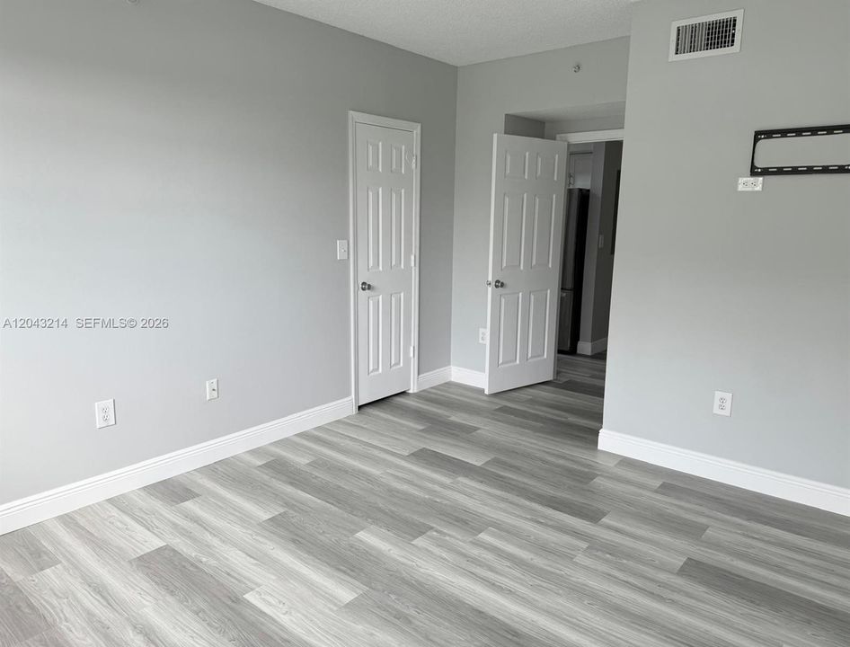 For Rent: $2,700 (2 beds, 2 baths, 1130 Square Feet)