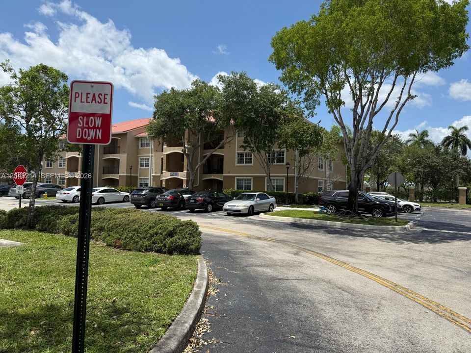 For Rent: $2,700 (2 beds, 2 baths, 1130 Square Feet)