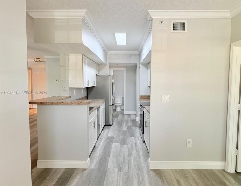 For Rent: $2,700 (2 beds, 2 baths, 1130 Square Feet)