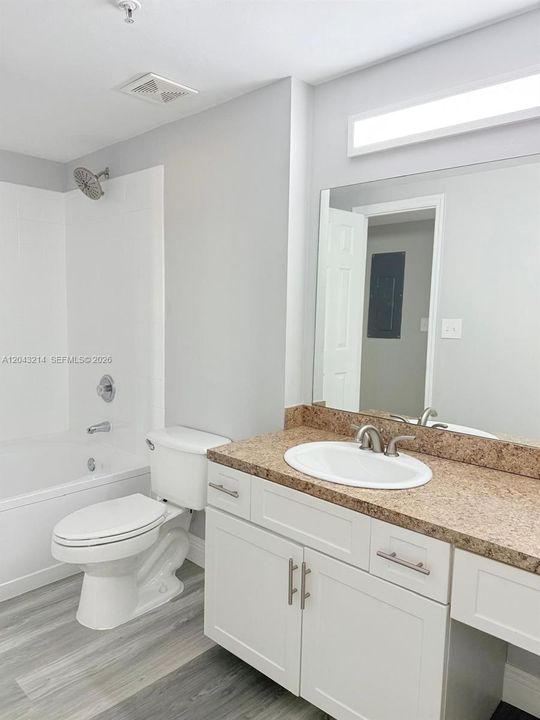 For Rent: $2,700 (2 beds, 2 baths, 1130 Square Feet)