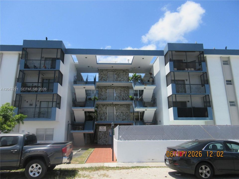 На продажу: $129,900 (1 спален, 1 ванн, 605 Квадратных фут)