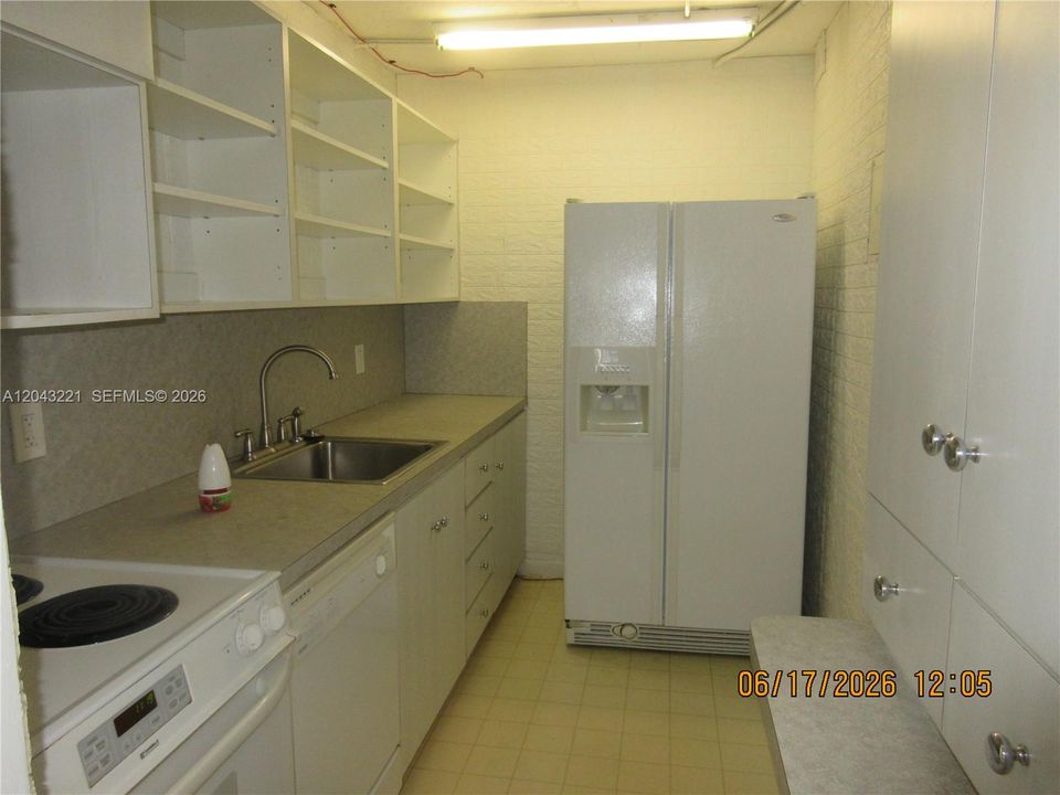 На продажу: $129,900 (1 спален, 1 ванн, 605 Квадратных фут)