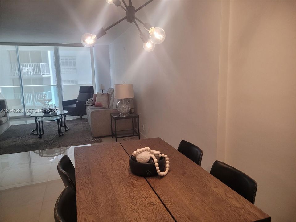 В аренду: $3,450 (1 спален, 1 ванн, 837 Квадратных фут)