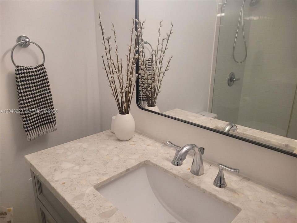 В аренду: $3,450 (1 спален, 1 ванн, 837 Квадратных фут)