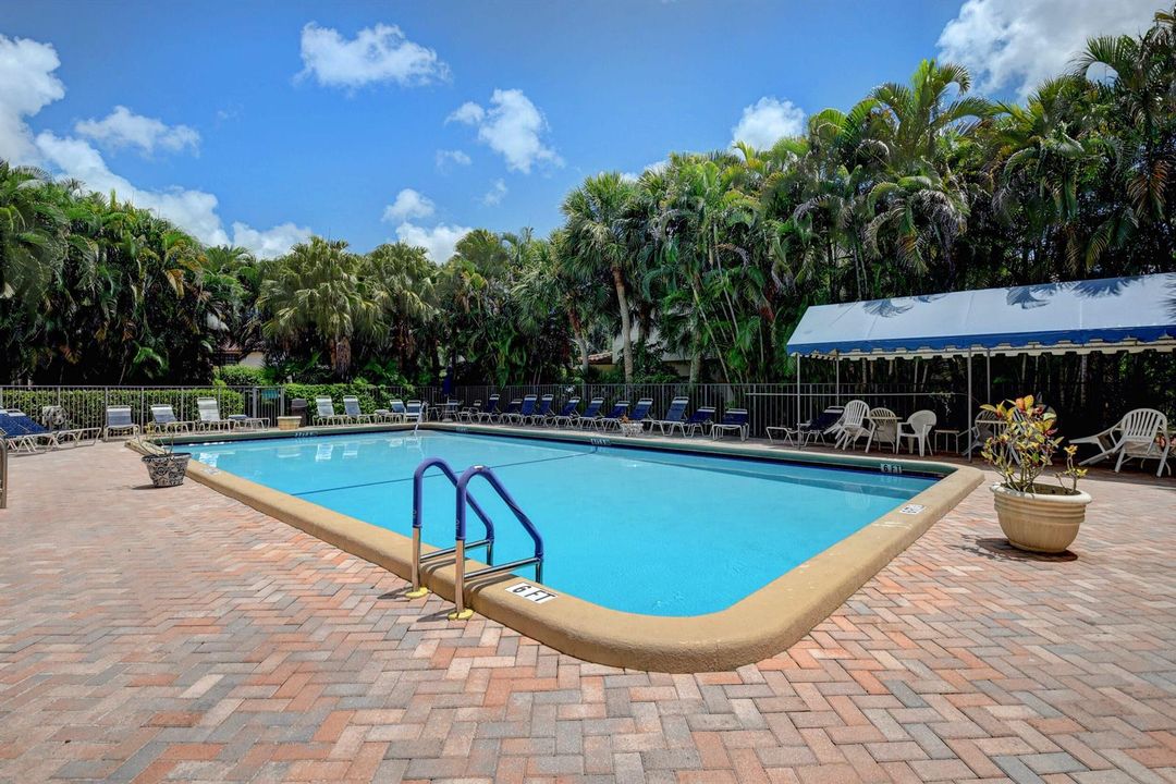 La Mirada community pool