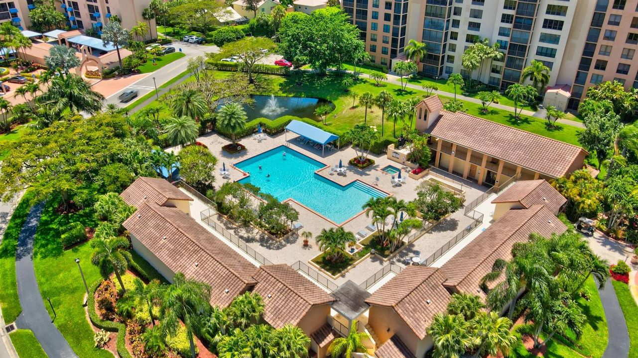 Promenade pool