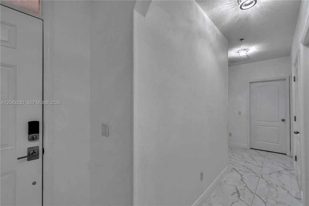 Под контрактом: $375,000 (4 спален, 2 ванн, 0 Квадратных фут)