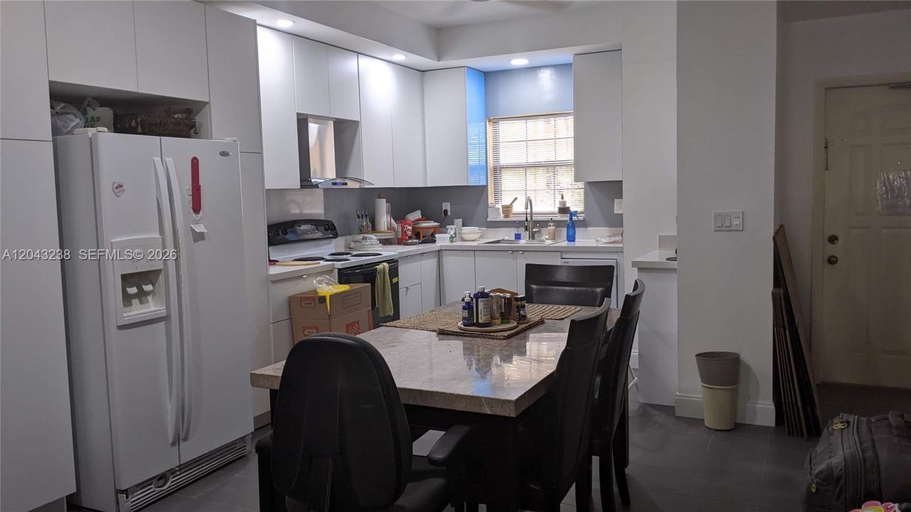 В аренду: $2,600 (2 спален, 2 ванн, 1108 Квадратных фут)