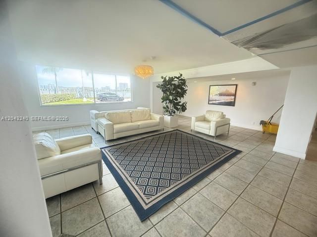 For Rent: $2,300 (1 beds, 2 baths, 1058 Square Feet)