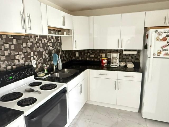 For Rent: $2,300 (1 beds, 2 baths, 1058 Square Feet)