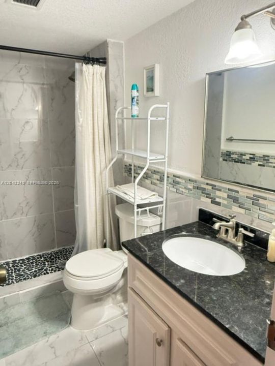 For Rent: $2,300 (1 beds, 2 baths, 1058 Square Feet)