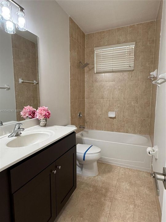 For Rent: $3,850 (3 beds, 2 baths, 1596 Square Feet)