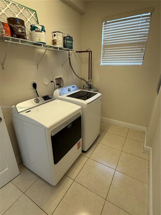 For Rent: $3,850 (3 beds, 2 baths, 1596 Square Feet)