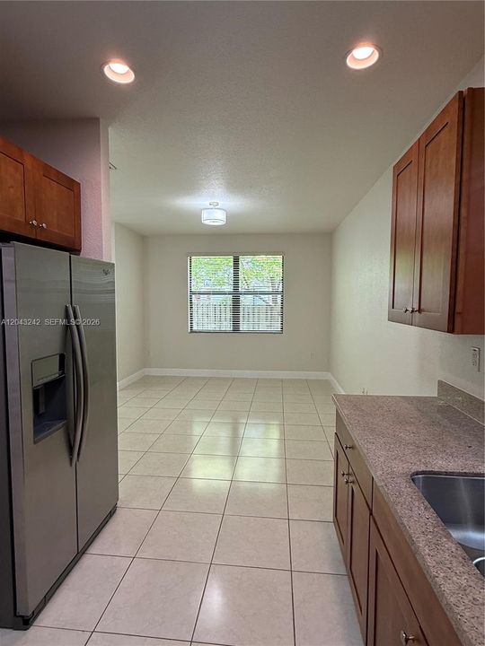 For Rent: $3,850 (3 beds, 2 baths, 1596 Square Feet)
