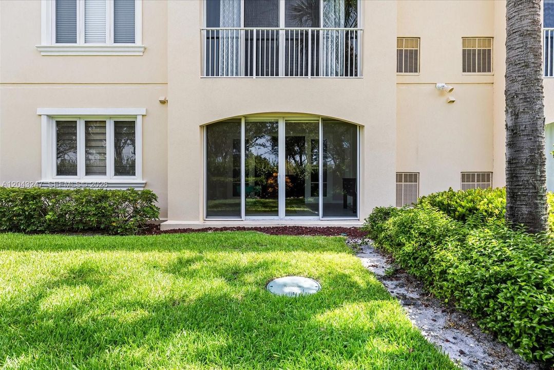 For Rent: $2,600 (2 beds, 2 baths, 1989 Square Feet)