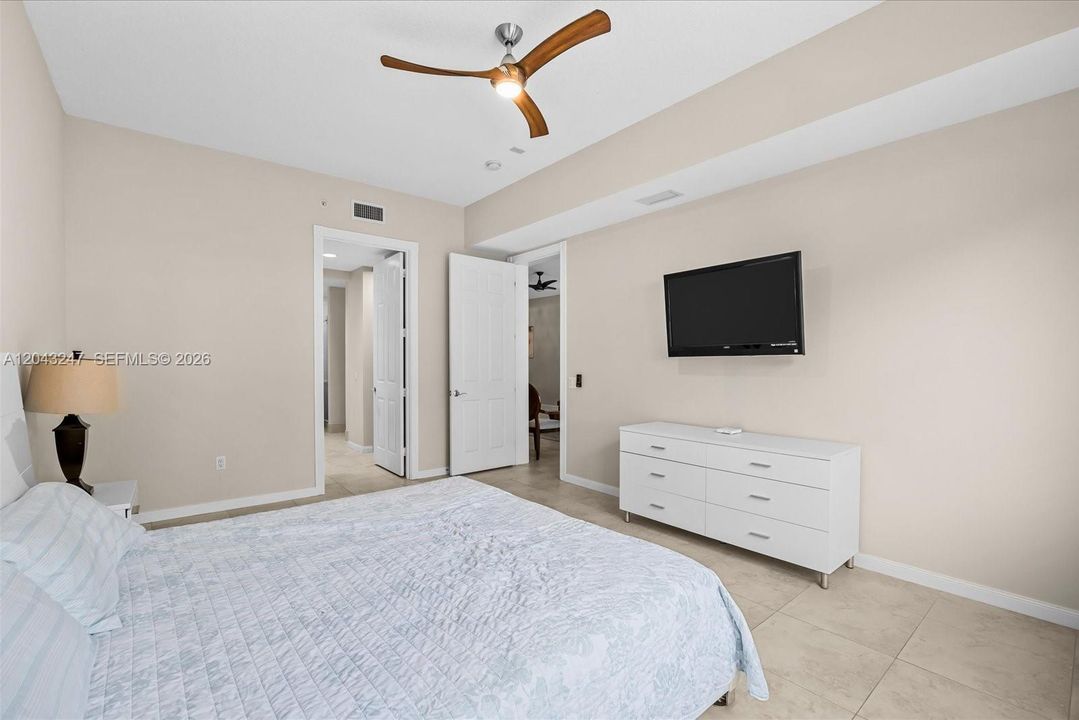 For Rent: $2,600 (2 beds, 2 baths, 1989 Square Feet)