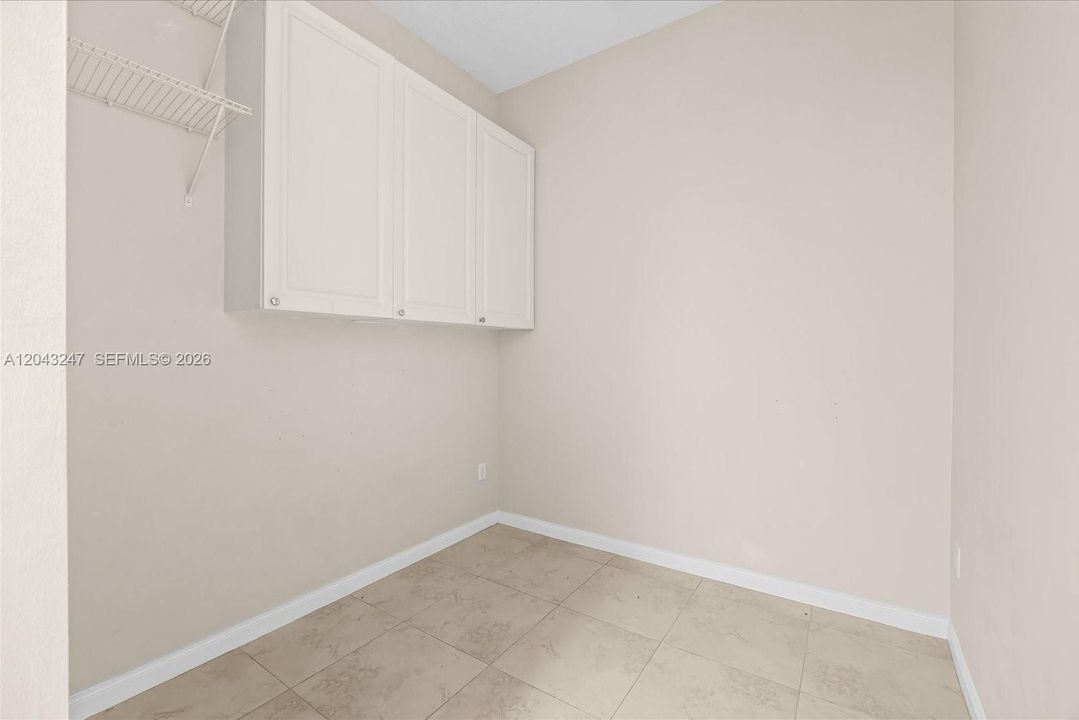 For Rent: $2,600 (2 beds, 2 baths, 1989 Square Feet)