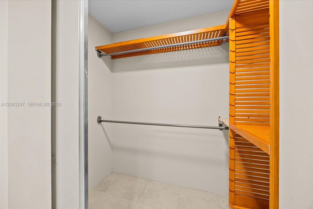 For Rent: $2,600 (2 beds, 2 baths, 1989 Square Feet)