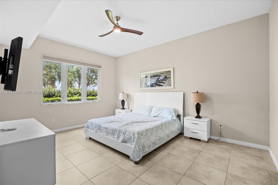 For Rent: $2,600 (2 beds, 2 baths, 1989 Square Feet)