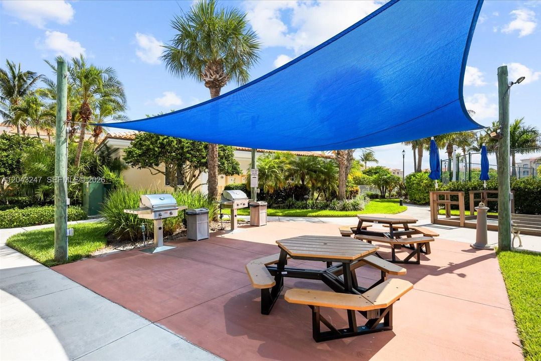 For Rent: $2,600 (2 beds, 2 baths, 1989 Square Feet)