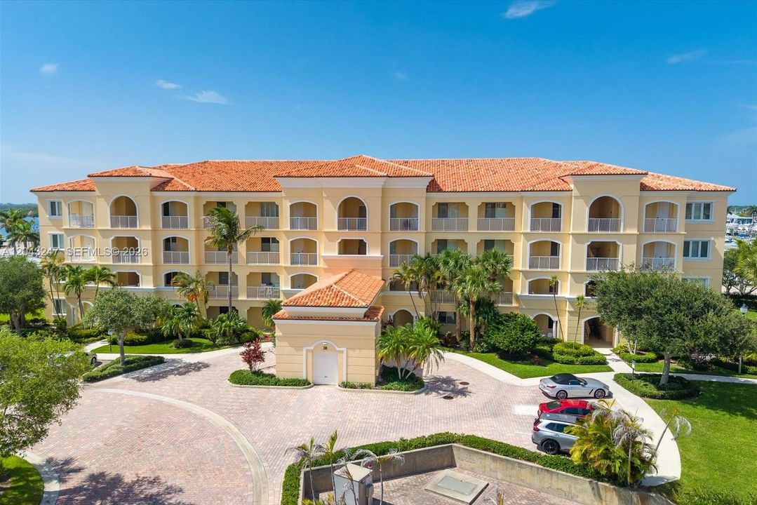 For Rent: $2,600 (2 beds, 2 baths, 1989 Square Feet)