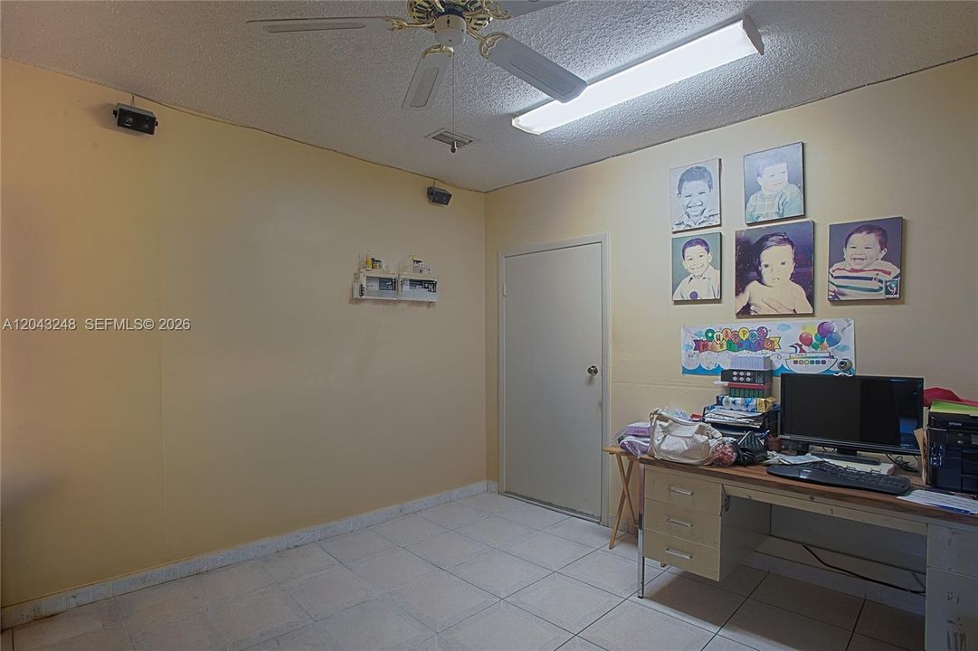 На продажу: $680,000 (4 спален, 2 ванн, 1804 Квадратных фут)