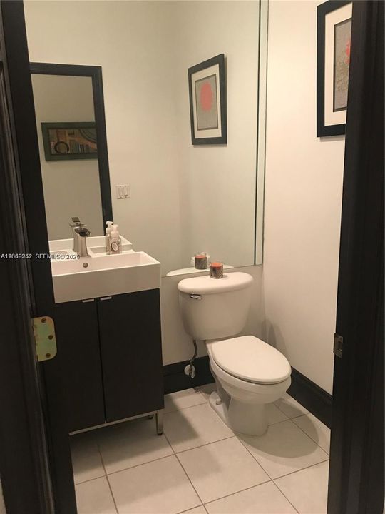 В аренду: $4,000 (4 спален, 2 ванн, 2106 Квадратных фут)