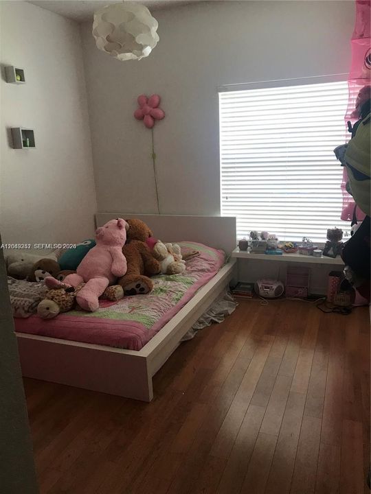В аренду: $4,000 (4 спален, 2 ванн, 2106 Квадратных фут)