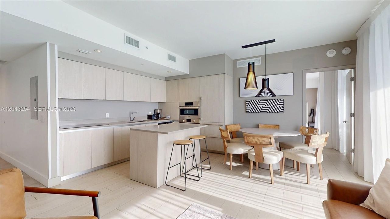En Venta: $669,000 (3 camas, 2 baños, 1129 Pies cuadrados)