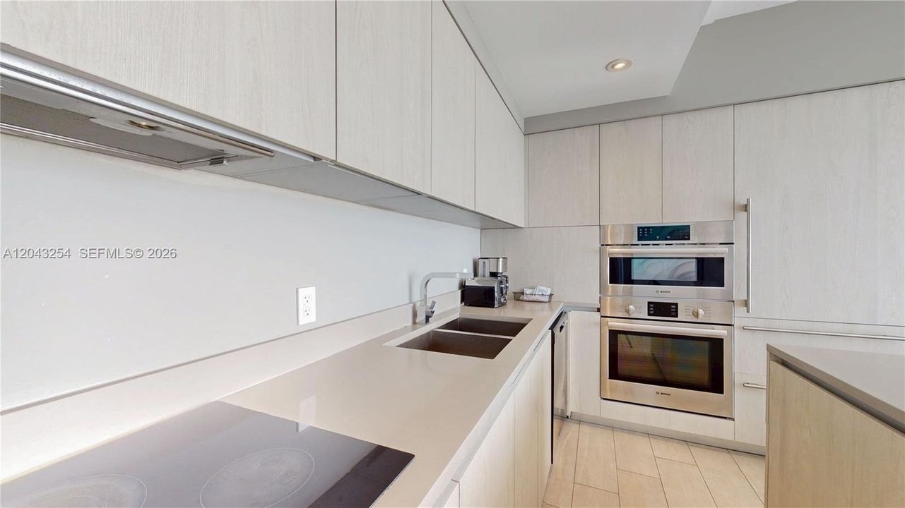 En Venta: $669,000 (3 camas, 2 baños, 1129 Pies cuadrados)